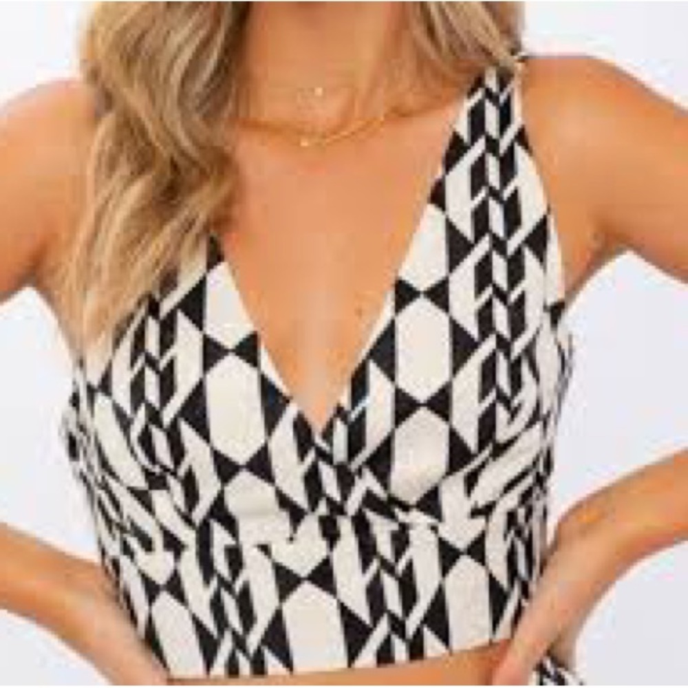 Le Lis brand Cropped V-neck top with hidden zipper closure.